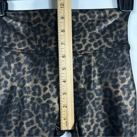 SPANX Leopard Print Shape-wear Leggings Size XSmall Petite - Picture 8 of 9